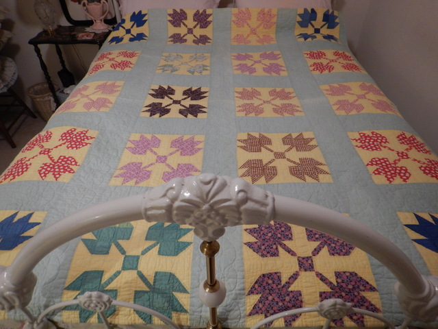 Antique Maple Leaves Hand Quilted Quilt 78" x 64" Feed Sack Fabrics 1930's