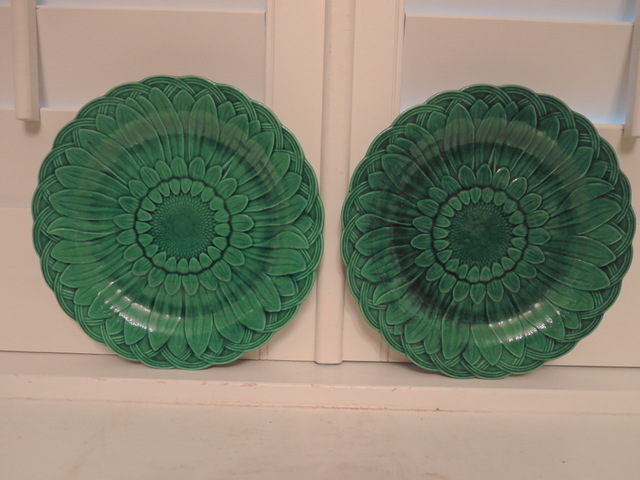 Pair of Wedgwood Green Leaf Antique Majolica Sunflower In Basket 8.5" Plates