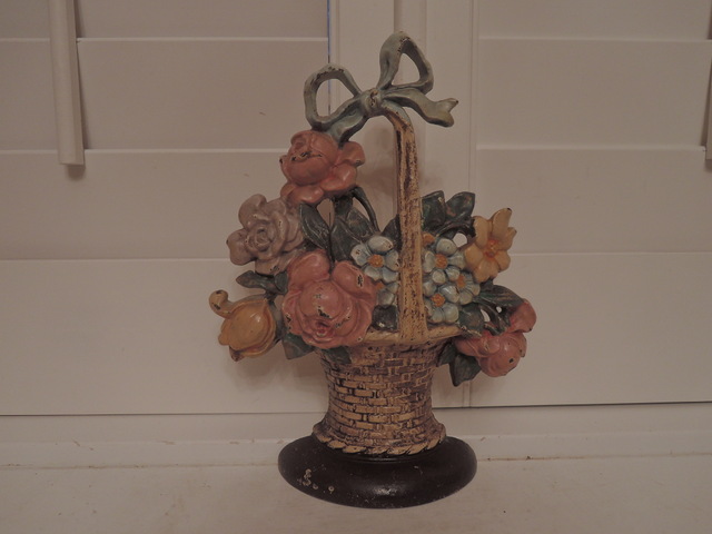 Vintage Cast Iron Hubley Flower Basket w/Bow Doorstop Number 121 Beautiful!