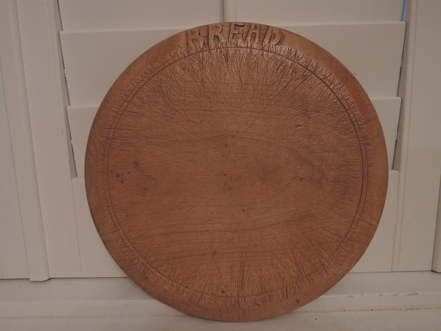 Vintage English Carved Wood Round Cutting Bread Board Wooden Kitchen Great Patina
