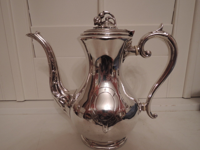 Vintage English Sheffield Silverplate Ornate Coffee Pot/Teapot Silver Plate