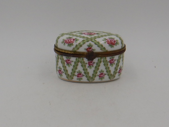 Vintage Limoges China Porcelain Box w/Pink Roses Beautiful