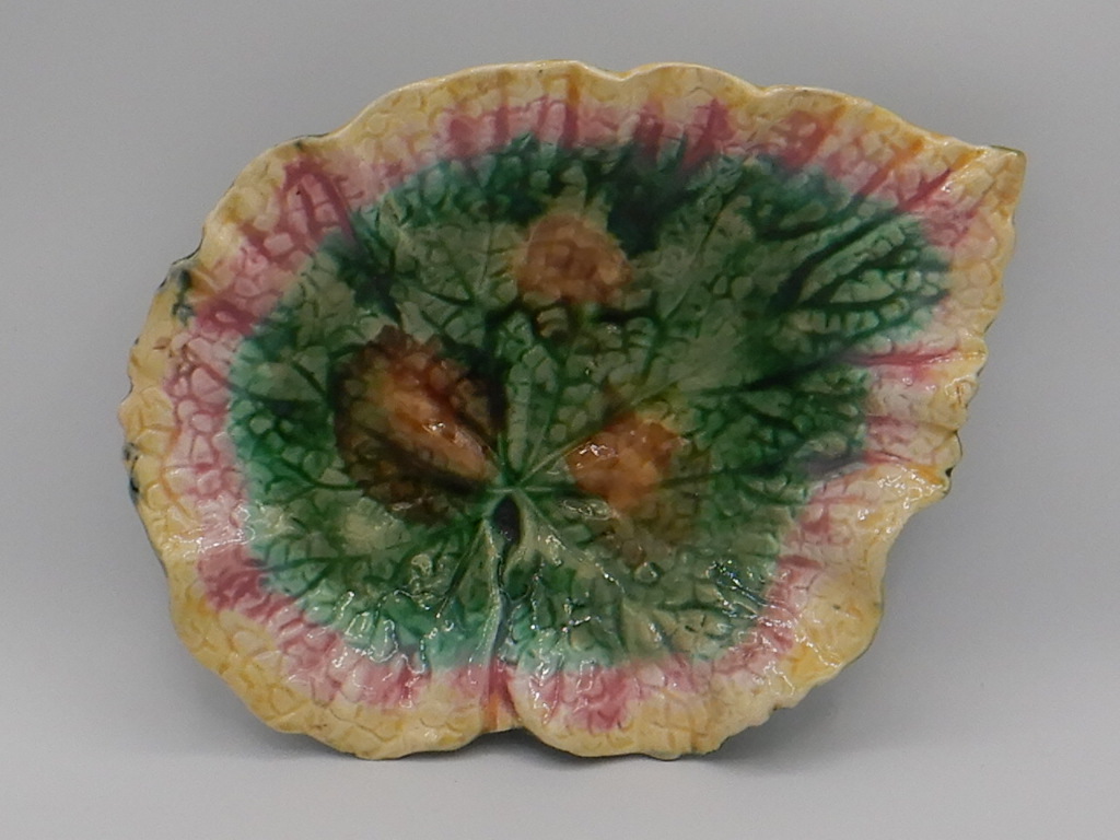 Antique Majolica Etruscan Begonia Leaf Dish Plate Bowl Lovely Colors