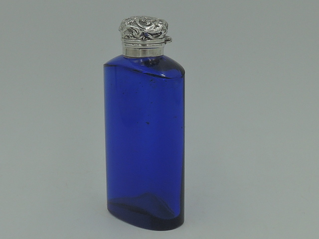 Antique Victorian Sterling Silver Lid & Cobalt Blue Glass Perfume Bottle w/Dauber