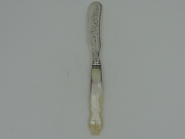 Ornate Sterling Silver Blade & Mother of Pearl Handle Butter Knife Hallmarked 1860