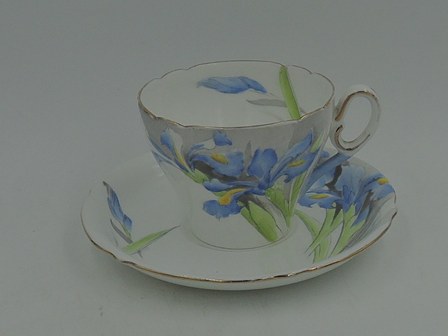 Vintage Shelley Hand Painted Blue Iris Porcelain Petite Cup & Saucer Rd No 823343