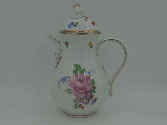 Hutschenreuther German Dresden Porcelain Coffee Pot Pink Roses & Florals 8880