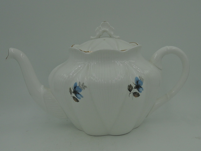 Vintage Shelley Dainty White Teapot w/Blue Flowers 6 Cups Fine Bone China