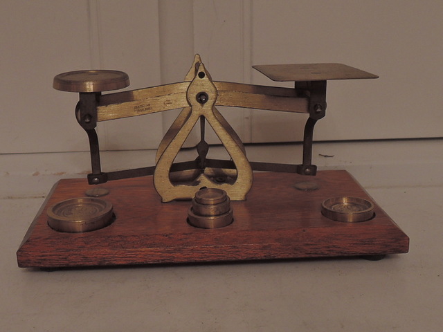 Antique English Brass Post Office Postal Letter Scales & 5 Weights