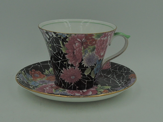 Gorgeous Shelley Black Crackle Chintz  Cup & Saucer Richmond Shape Rare! 0199