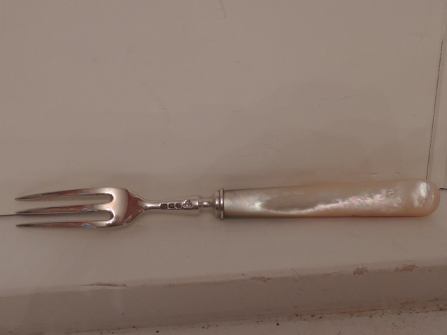 Fork English Sterling Silver Victorian with Real Mother of Pearl 103890E